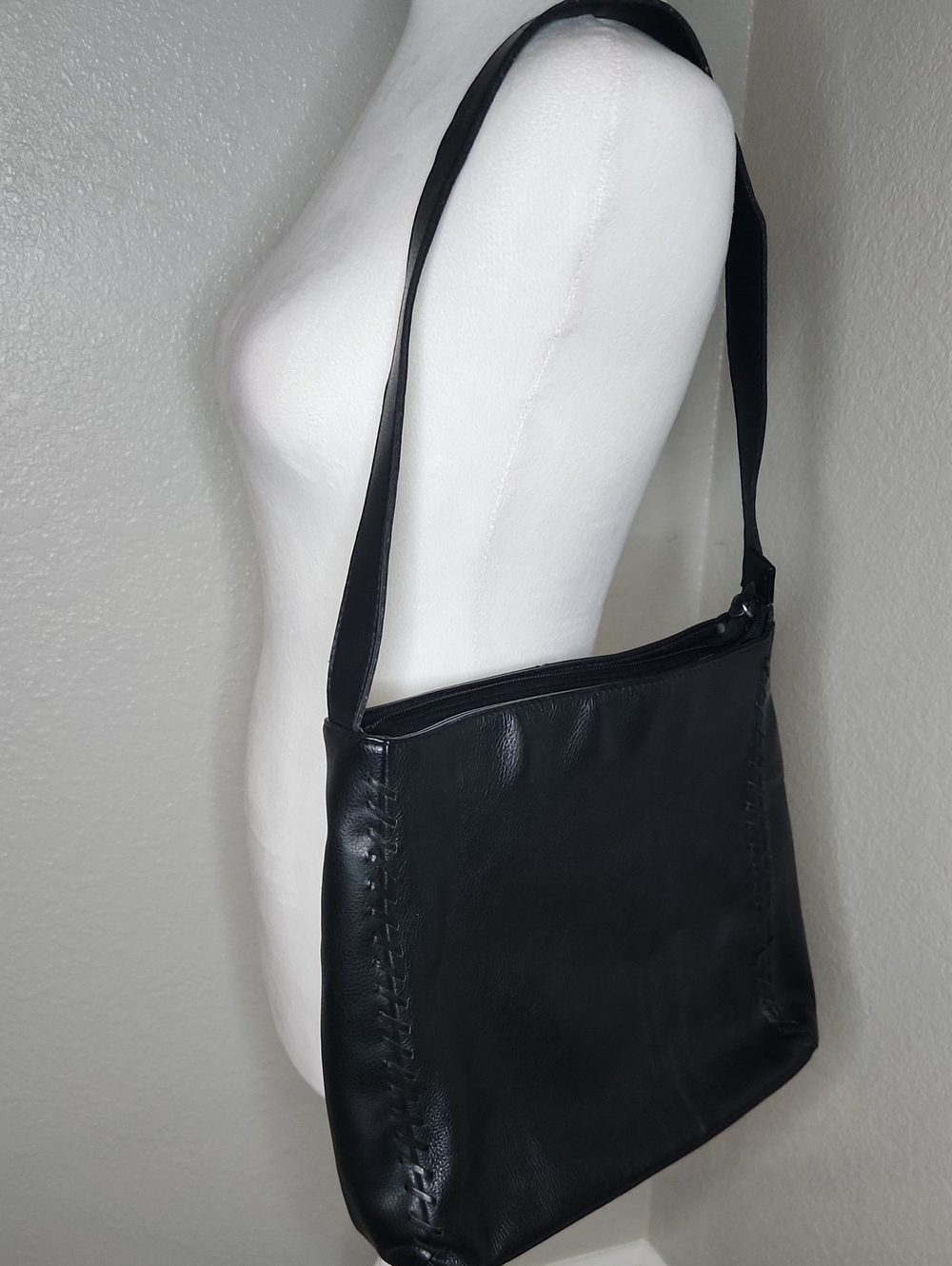 Rolfs Black Leather Zip-Top Shoulder Bag